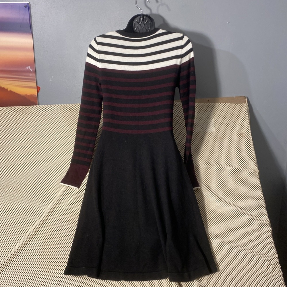 Vince Camuto Fit Flare Sweater Dress Size XS Black Red Striped Long Sleeve - Picture 3 of 6